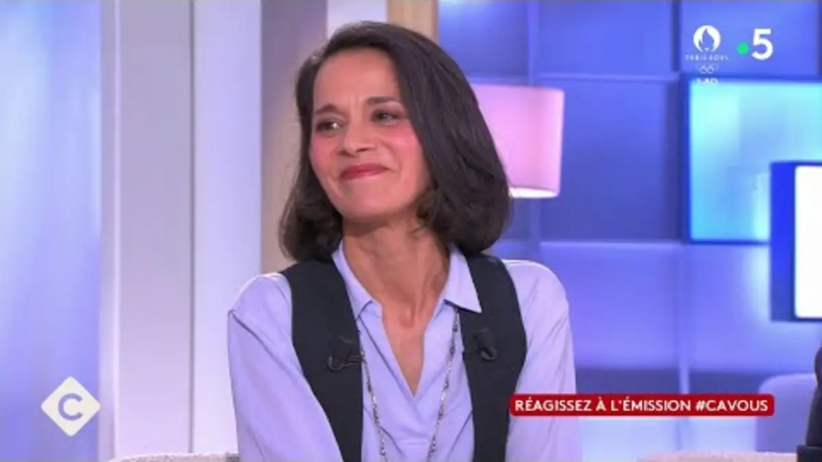 replay de Sophia Aram : un discours politique aux Molières - C à Vous - 07/05/2024