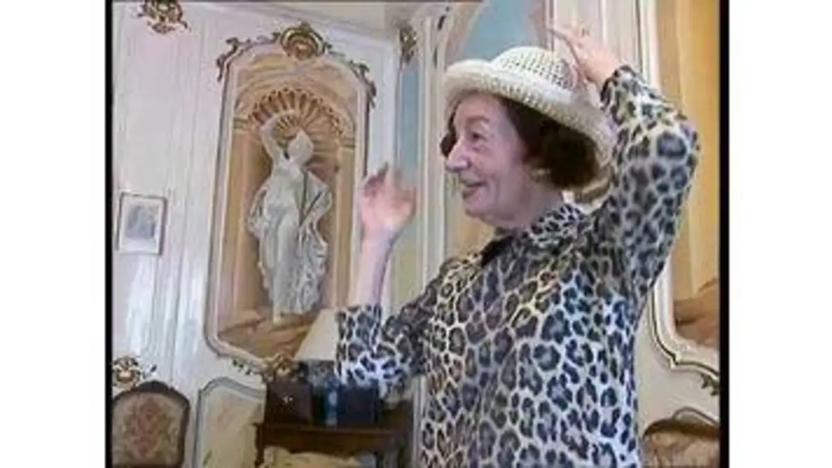 replay de STRIP TEASE - Le petit tailleur jaune