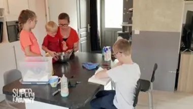 Super Nanny - Famille nombreuse et vie à la ferme : comment s'en sortir ?