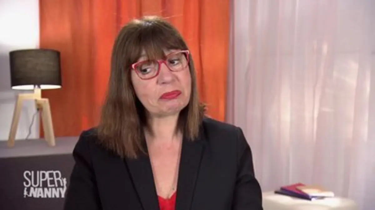 replay de Super Nanny - Jouets et sucreries à profusion, repas à la demande, je cède tout à mes enfants!