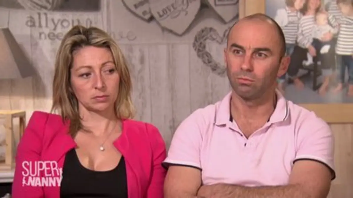 replay de Super Nanny - Nos 4 enfants sont en conflit, aidez-nous !