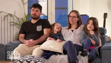 Super Nanny - Pour sa 100ème famille, Super Nanny vient à la rescousse d'un papa au foyer !
