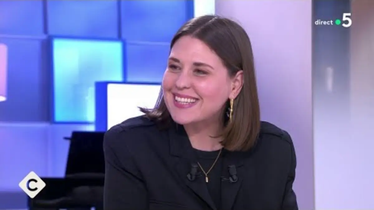 replay de Tania Dutel, l'enfer c’est les autres ! - C à Vous - 20/03/2024