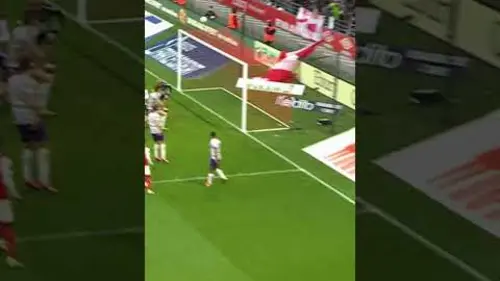 replay de Teddy Teuma pas loin de marquer un  corner rentrant