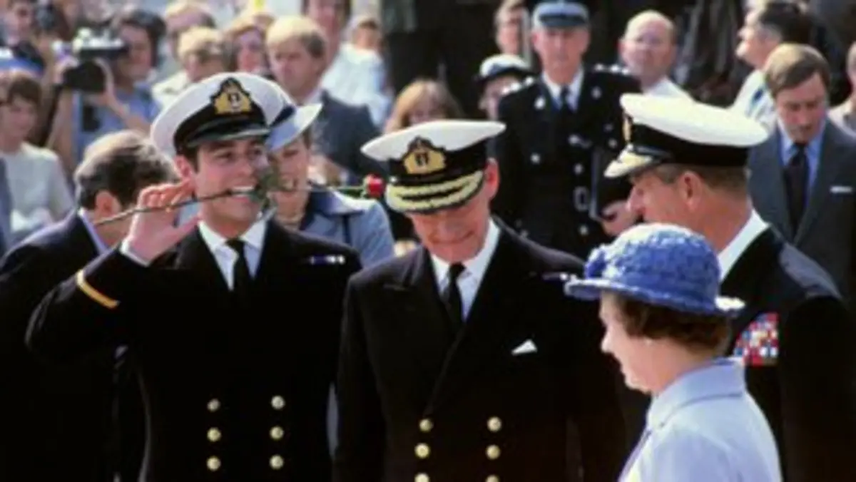 The Real Crown : La vérité derrière la fiction -…