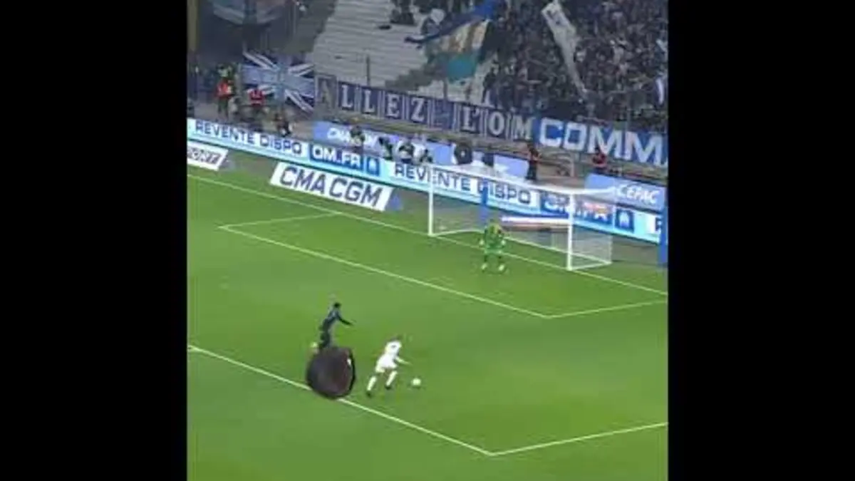 replay de This dribble from Greenwood ???#football #Ligue1 #Ligue1McDonalds #OM #RCSA #fun #edit