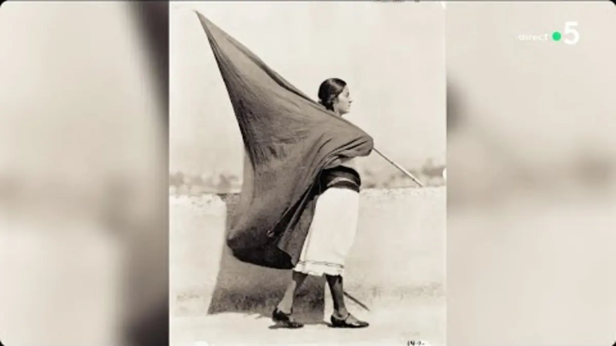 replay de Tina Modotti, l'oeil de la révolution - L’Oeil de Pierre - C à Vous - 22/04/2024