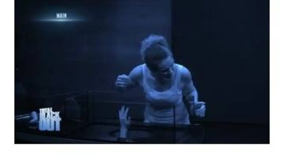 replay de TOTAL BLACKOUT : Les candidats effrayés... par une main !