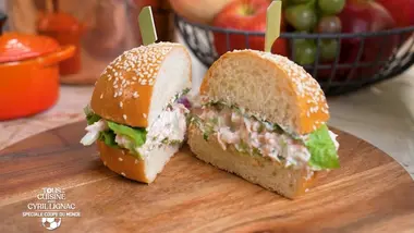 Tous en cuisine : Club sandwich au saumon et Sundae aux framboises