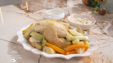 Tous en cuisine : Poule au pot, sauce poulette et Tarte aux noix