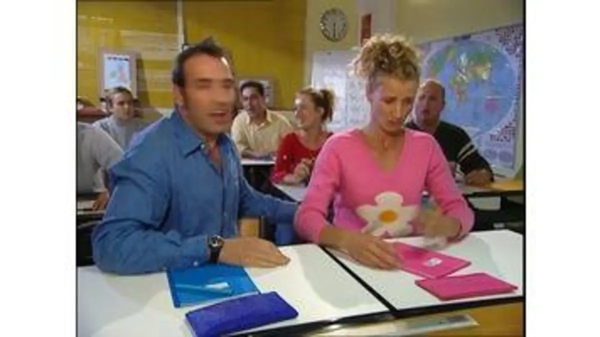 replay de Un gars une fille - cours de langues