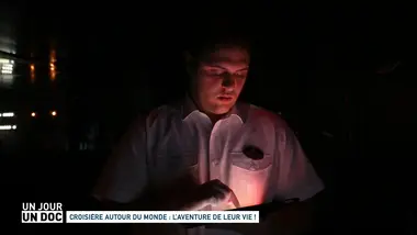 Un jour, un doc : Croisière autour du monde : l’aventure de leur vie ! (1/2)