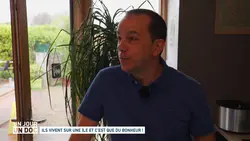 Un jour, un doc : Ils vivent sur une île et c'est que du bonheur