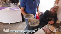 Un jour, un doc : Ils vivent sur une île et c'est que du bonheur !