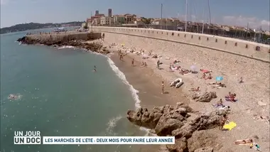 Un jour, un doc : Les marchés de l’été : deux mois pour faire leur année (1/2)