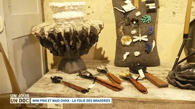 Un jour, un doc : Mini prix et maxi choix : la folie des braderies