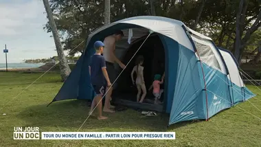 Un jour, un doc : Tour du monde en famille : partir loin pour presque rien