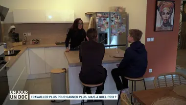 Un jour, un doc : Travailler plus pour gagner plus, mais à quel prix ?