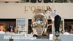 Un jour, un doc : Une vie au service des plus fortunés