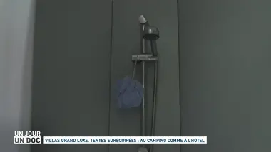 Un jour, un doc : Villas grand luxe, tentes suréquipées : au camping comme à l’hôtel