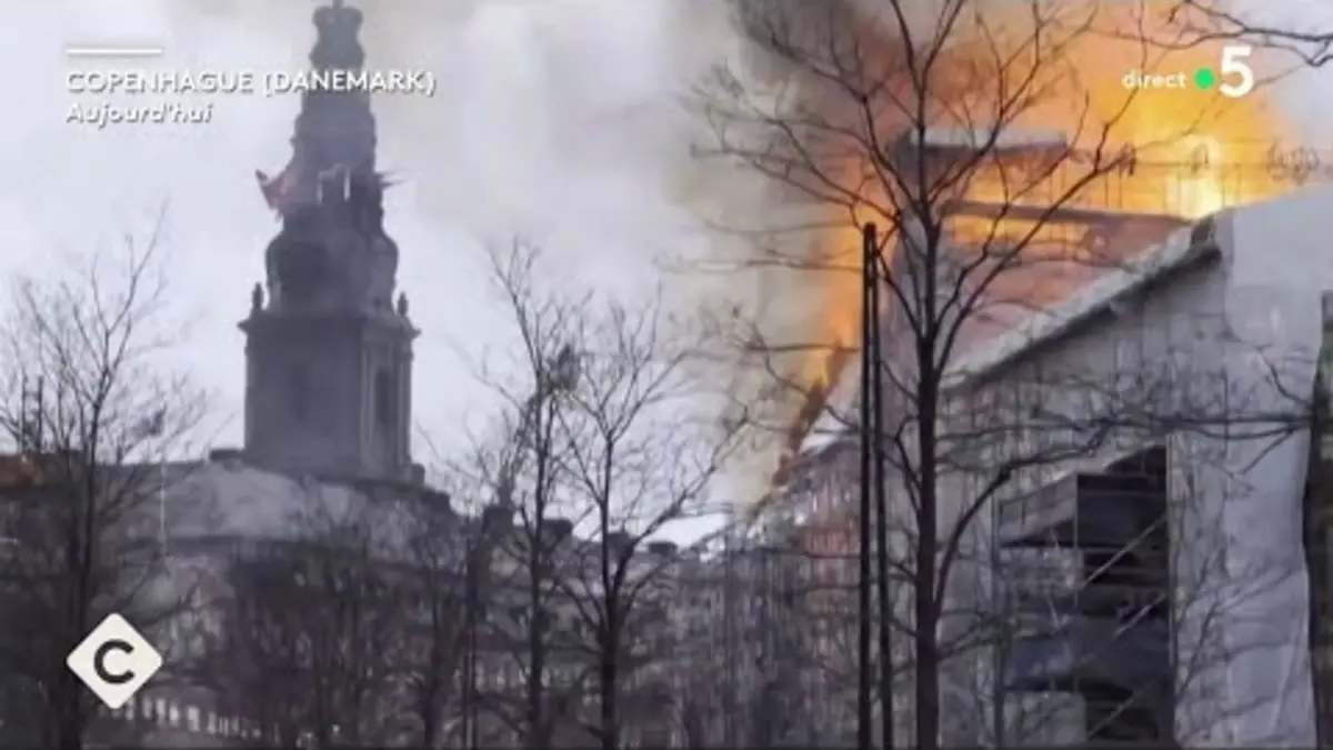 replay de Un violent incendie frappe l’ancienne bourse de Copenhague - Le 5/5 - C à Vous - 16/04/2024