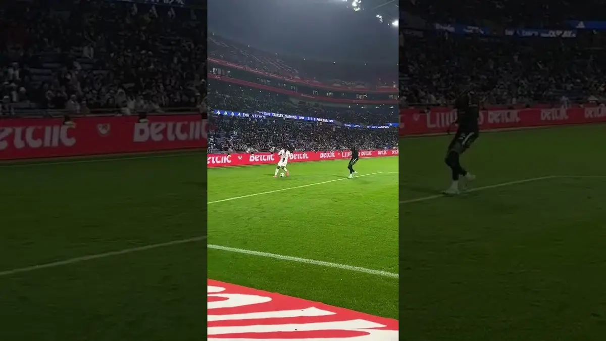Une nouvelle célébration débloquée ! 🅰️✨️ #ligue1…