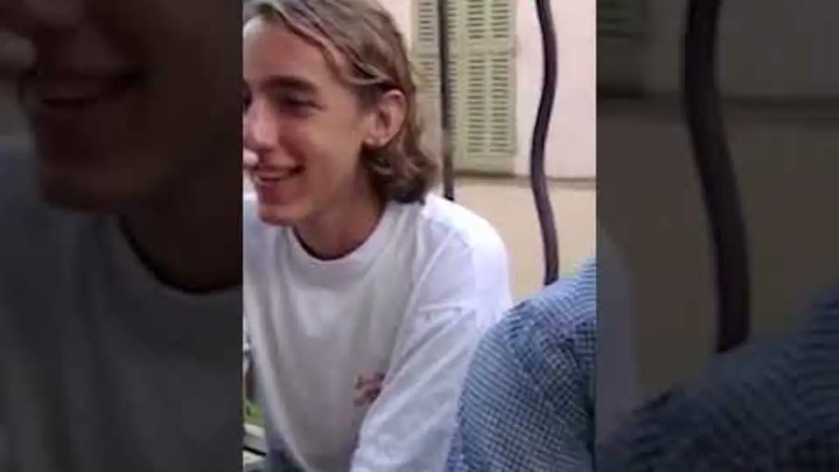 replay de Une rencontre entre deux univers trés différents ?- Extrait de Bronzez cathos !