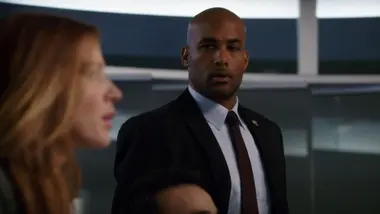 Unforgettable : S3 E1 - Le billet de cent dollars