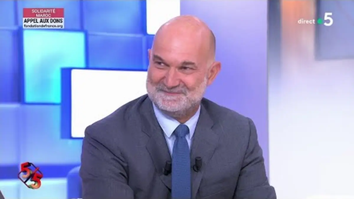 replay de Vaccin prometteur, Pogba suspendu pour dopage, inondations en Libye - Le 5/5 - C à Vous - 12/09/2023