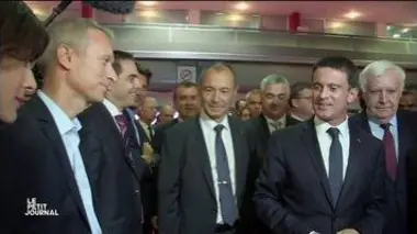 Valls au salon de l’auto - Le Petit Journal du 03/10 - CANAL+