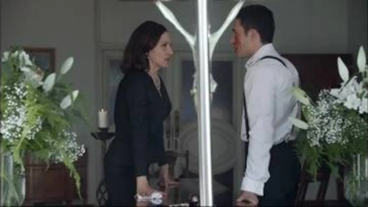 replay de Velvet : Alberto Márquez ( Miguel Ángel Silvestre) apprend le suicide de son père - Saison 1 Episode 2