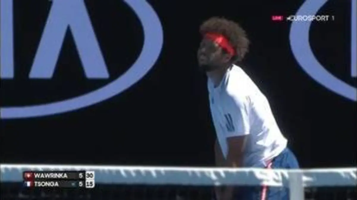 replay de VIDÉO - Dos au filet, Tsonga réussit une magnifique demi-volée réflexe