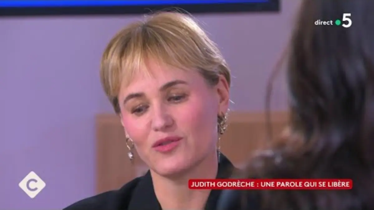 replay de Viols sur mineur : Judith Godrèche brise le silence - C à vous - 08/02/2024