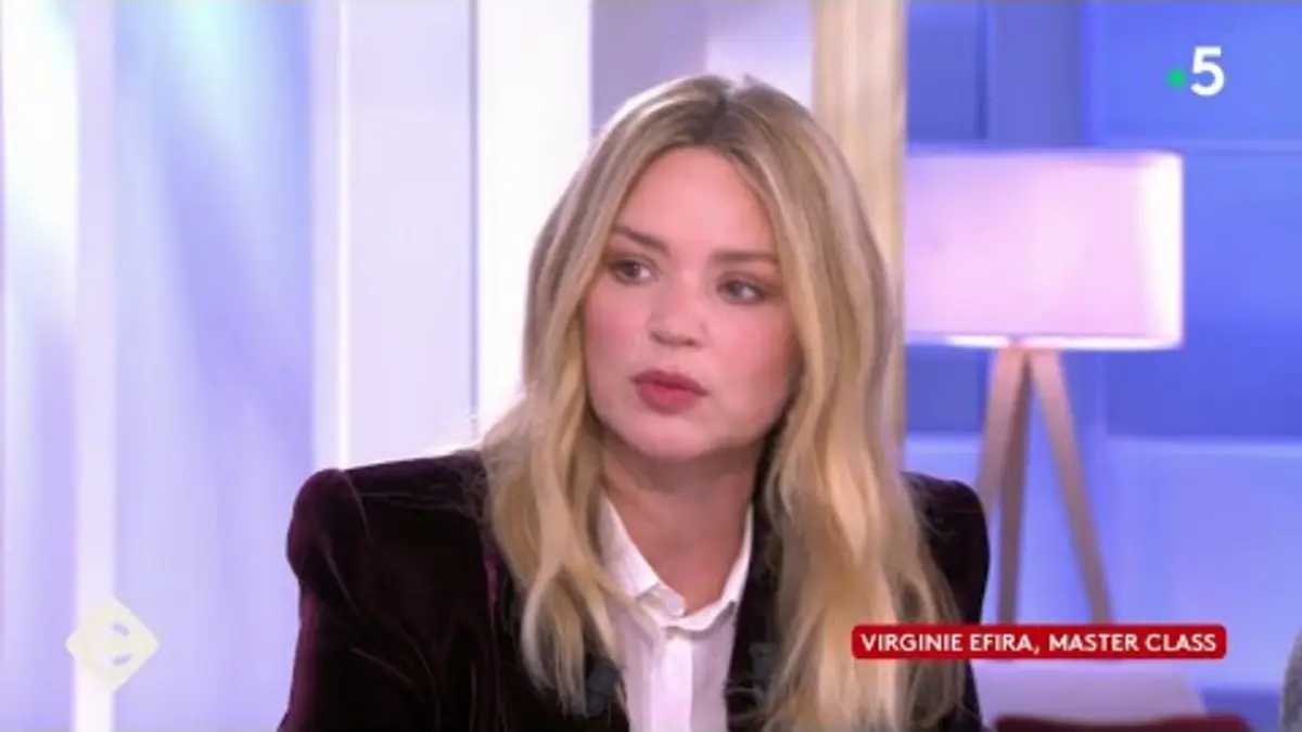 replay de Virginie Efira, Incontournable - C à Vous - 20/11/2023