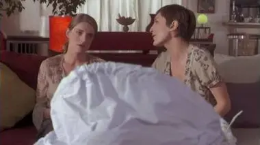Vous les femmes : L'homme qui aimait les bébés