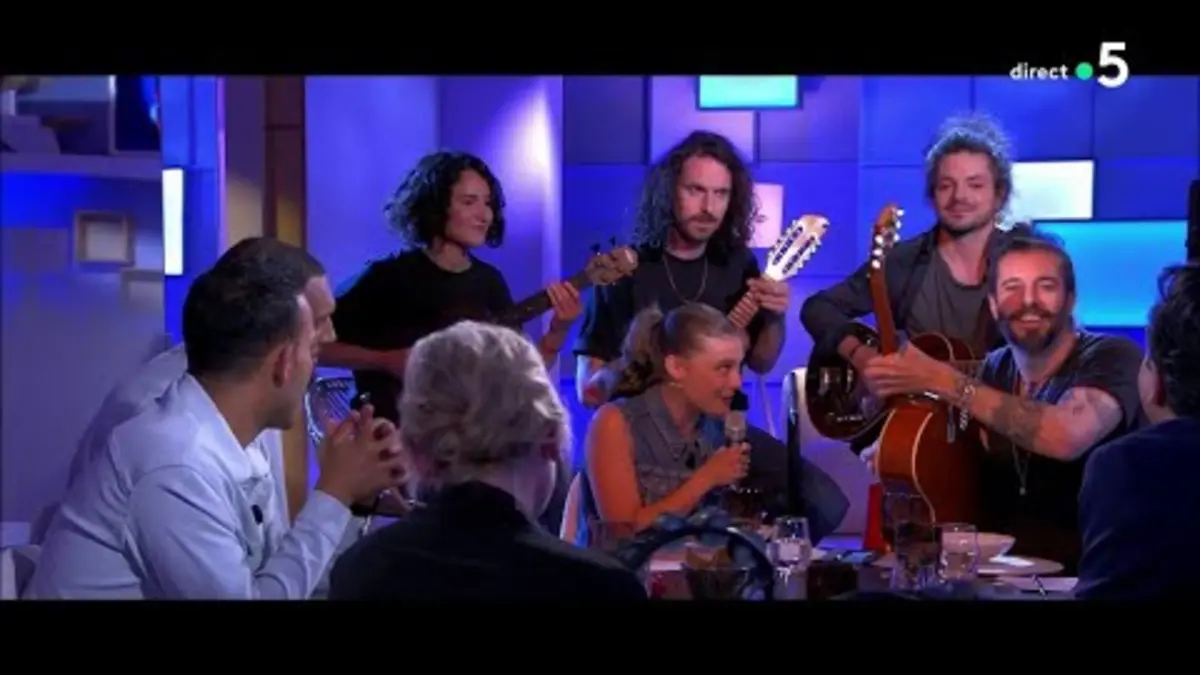 replay de Waxx et Maëlle - “Hey Jude” - Live - C à vous - 21/06/2024