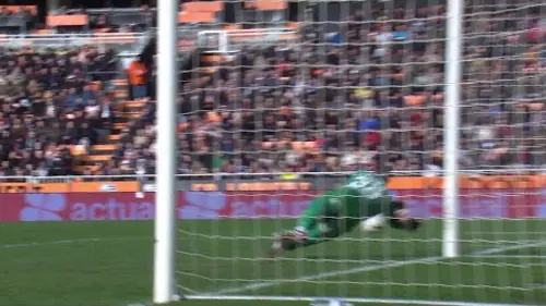 replay de Yvon Mvogo vigilant sur ce superbe double arrêt !