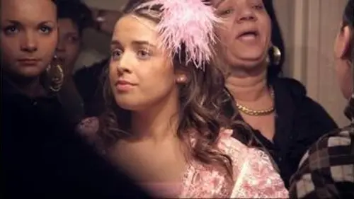 replay de Zone interdite : La cérémonie du mouchoir chez les Gitans