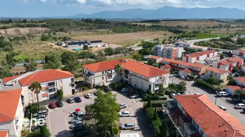 replay de Zone interdite : Logement, courses, vacances : ils sont les rois de la débrouille
