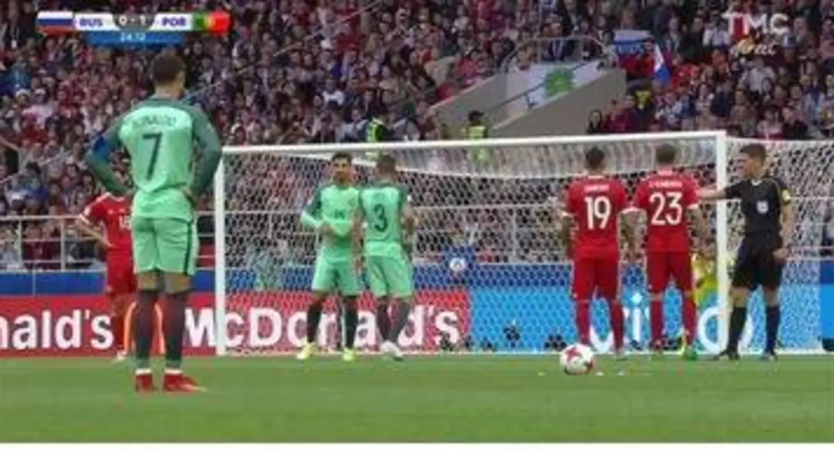 replay de 25' Russie 0 - 1 Portugal : Voir le coup-franc de Ronaldo en vidéo