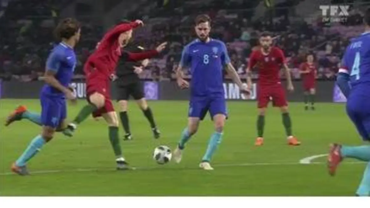 replay de 30' Portugal 0 - 1 Pays-Bas : Y avait-il penalty sur Ronaldo ?