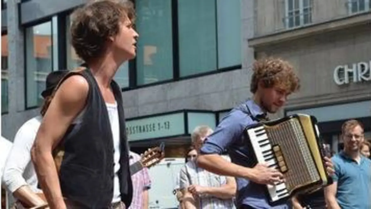 replay de Au diapason de la ville - Les musiciens des rues - Felix Meyer et son groupe