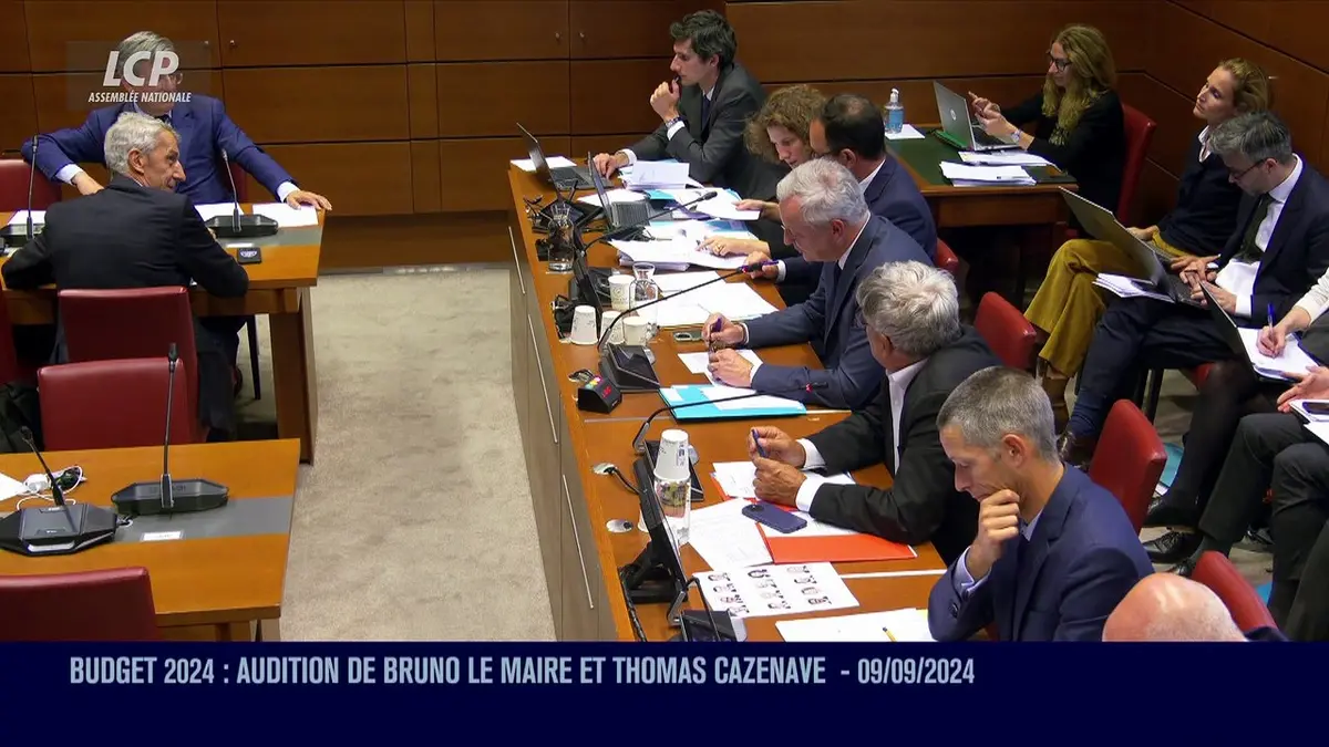 Bruno Le Maire budget cuts protest signs France 2030: Delays and Reallocations