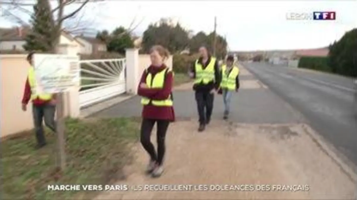 replay de Des Gilets jaunes entreprennent une marche pacifique vers Paris
