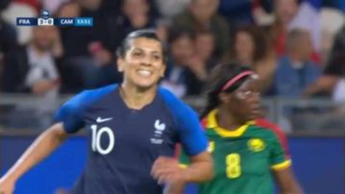 replay de Football - Équipe de France féminine : France - Cameroun (54') : but de Kenza Dali (4-0)