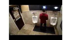 Foule sous contrôle - Comment faire en sorte que les hommes urinent au bon endroit ?