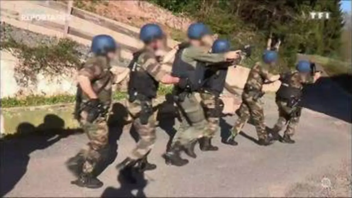 replay de Grands Reportages du 30 avril 2016 - Les négociateurs de la gendarmerie