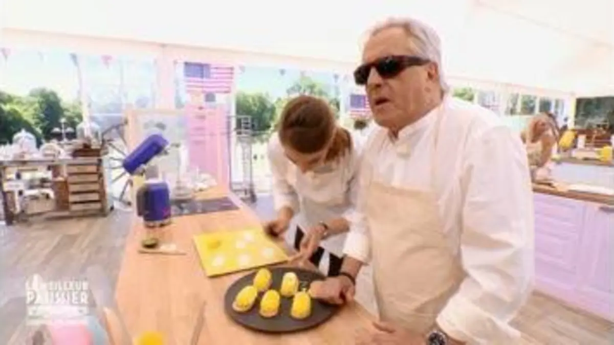 replay de Le Meilleur Pâtissier - Chefs & Célébrités : Celia, le commis de Gilbert Montagné, rate son dressage !