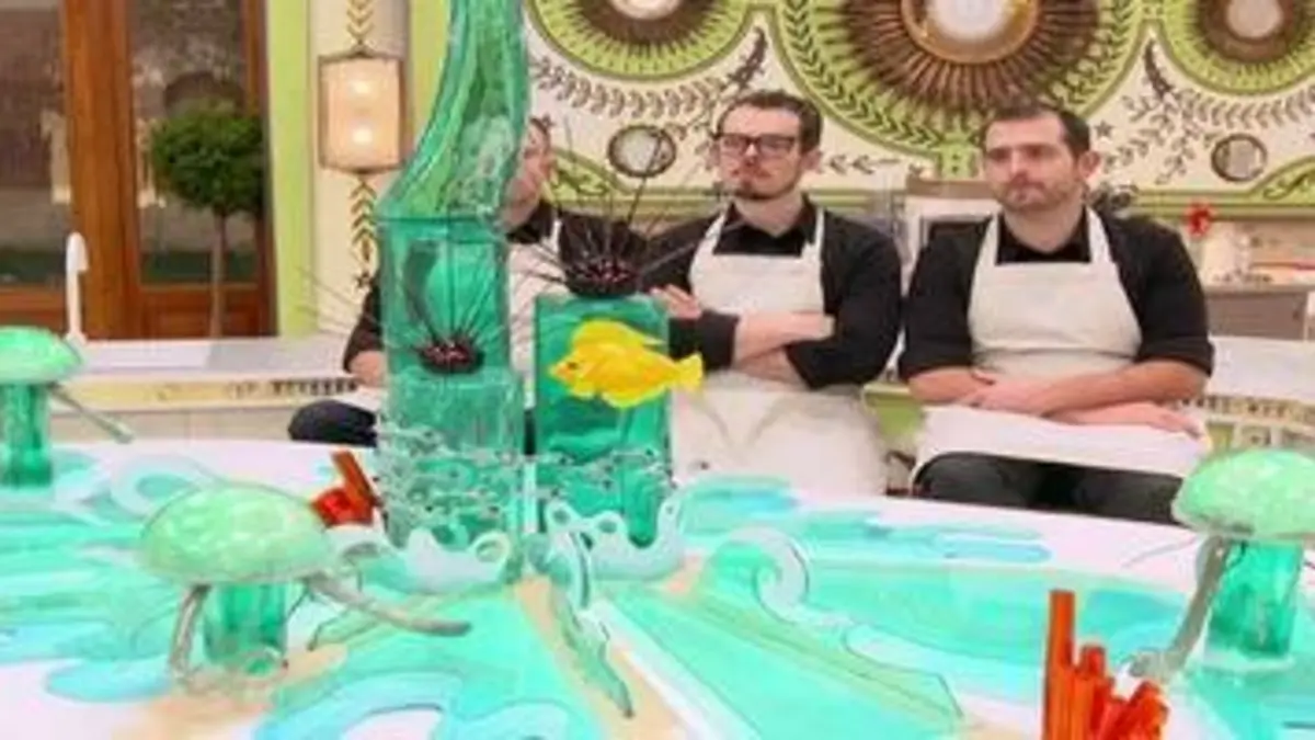 replay de Le meilleur pâtissier - Les Professionnels : La féérie aquatique de la maison Thierry Court