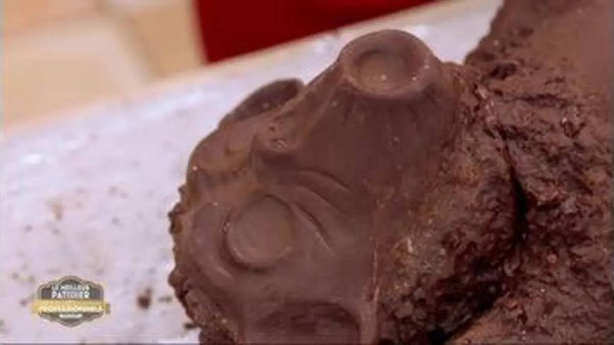 replay de Le meilleur pâtissier - Les Professionnels : Un singe géant en chocolat qui tient sur une main !